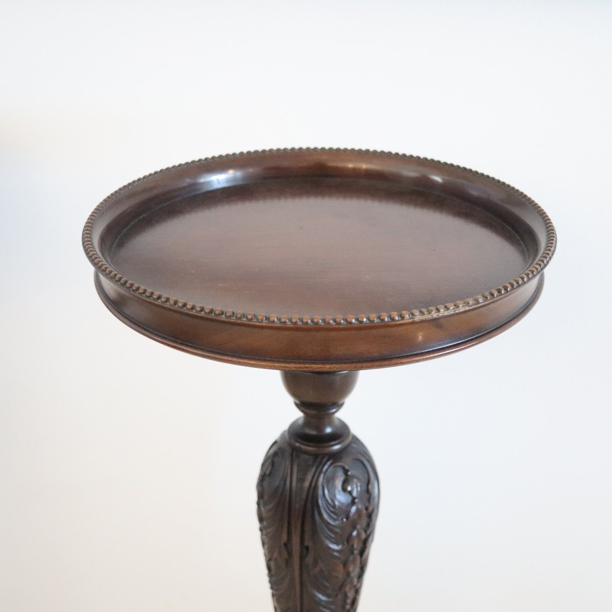 ENGLAND 1890 Victorian Continental Pair Of Pedestals Carved In Mahogany Wood View 3
