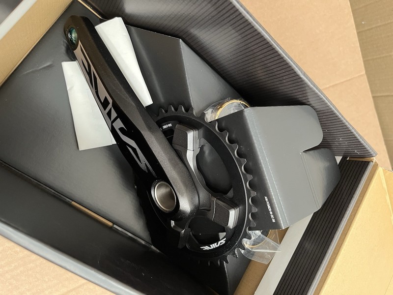 Shimano Saint FC-M825 Crankset 165mm Cranks, 83mm, 36T, Downhill Mountain Bike