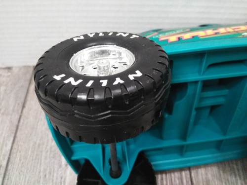 Vtg NYLINT 1996 Chevy Tahoe 1500 Power Prop Hauler ( NEW OLD STOCK) - Picture 12 of 13