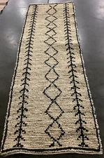 IVORY / BLACK 2'-6" x 8'-0" Flaw in Rug, Reduced Price 1172675935 BOH701A-28