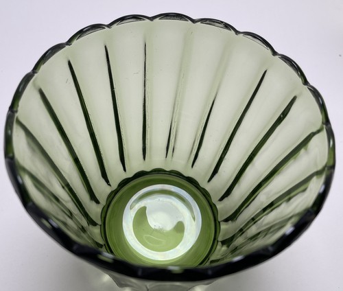Vtg Green Planter with Scalloped Edge 5 3/8” Tall 5 1/2” Diameter - Picture 8 of 9