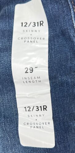 Pantalones de mezclilla ajustados azules de maternidad Ingrid & Isabel para mujer talla 12/31 R - Imagen 7 de 7
