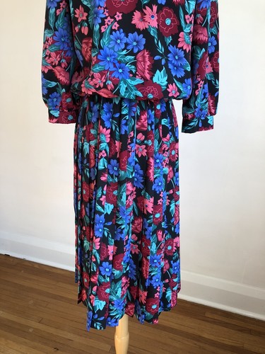 GORGEOUS VTG SHELLY MICHAELS Silky Floral Pleated Secretary Dress SZ 7/8 - Picture 3 of 14
