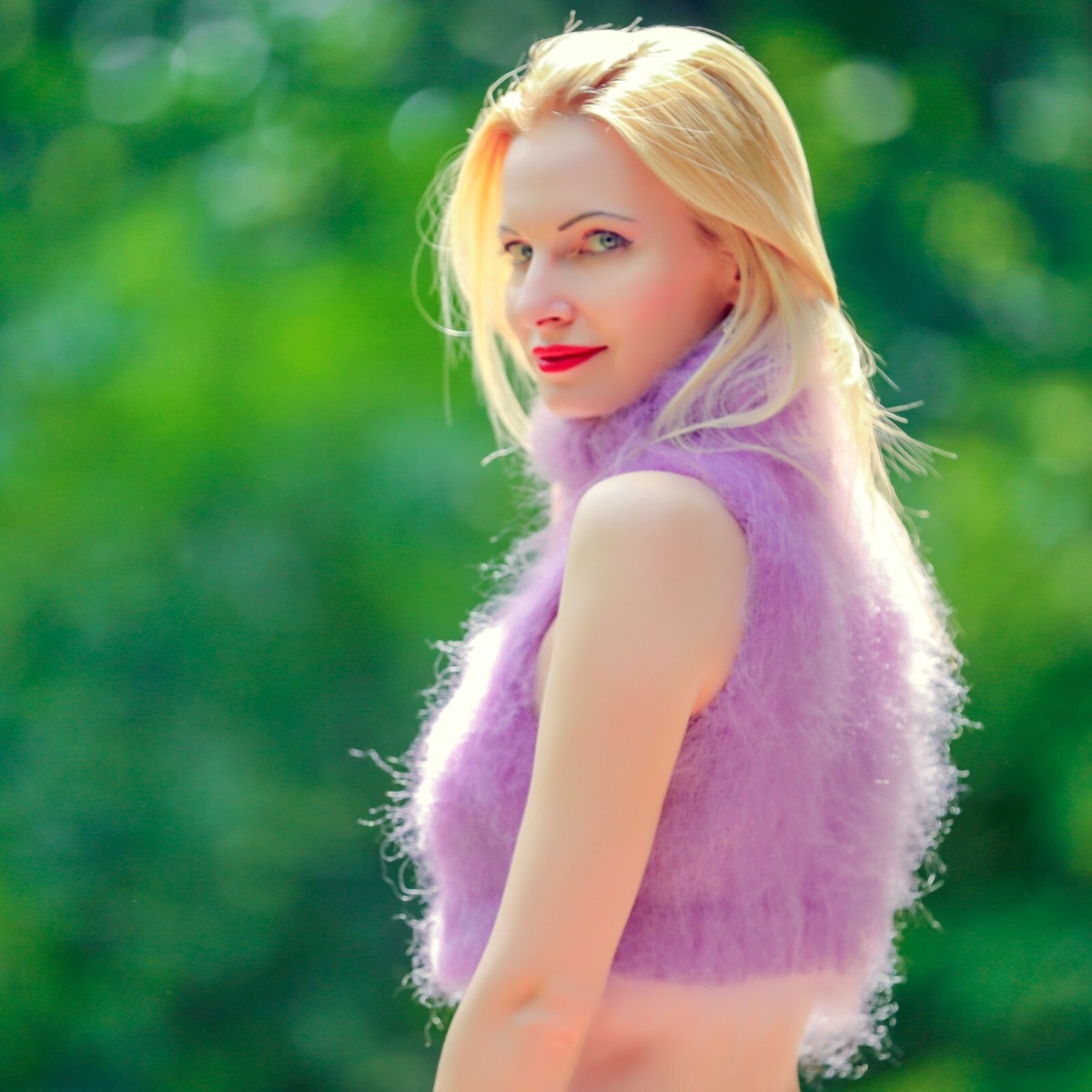 Dual tone purple cropped mohair top fuzzy sleeveless sweater