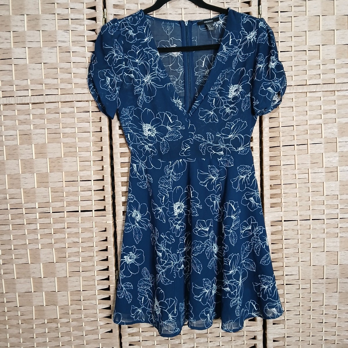Forever 21 Dress Women Size Small Blue Floral Sheath Short Zipper Lined  V-Neck
