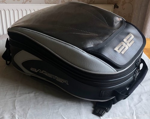 BOLSA TANQUE BAGLUX BAGSTER EXPANDIBLE MINEA 12-21 LTS NEGRO GRIS 4888 - Imagen 2 de 7