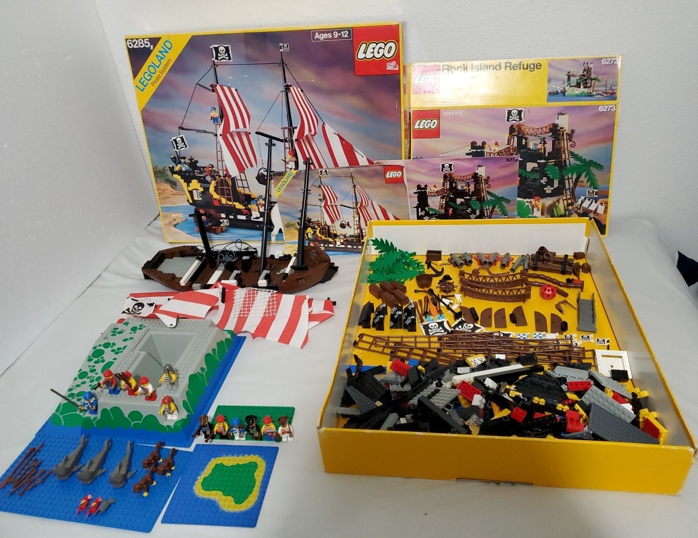 Vintage LEGO 6285 Barracuda, 6273 Rock Island Refuge PARTS w/ 12 Minifigs *READ*