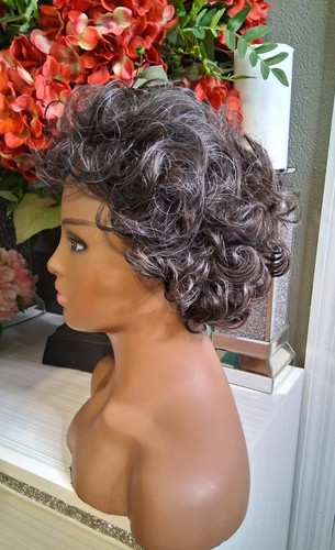 Parrucca donna Diana pura naturale bohemien nera grigia marrone riccia anziana nera donna - Foto 6 di 10