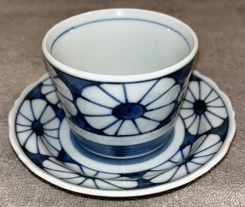 Vintage 2 Stück japanische Kotobuki Saki/Teetasse & Untertasse blau & weiß Blumenmuster - Bild 1 von 11
