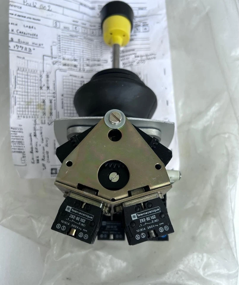 Telemecanique XKD-E12340130 Joystick Control Switch - Image 4 of 4