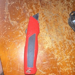 TOUGH BUILT Utility Knife/Box Cutter Red/Black 0.75in Metal Blade TB-H4-60