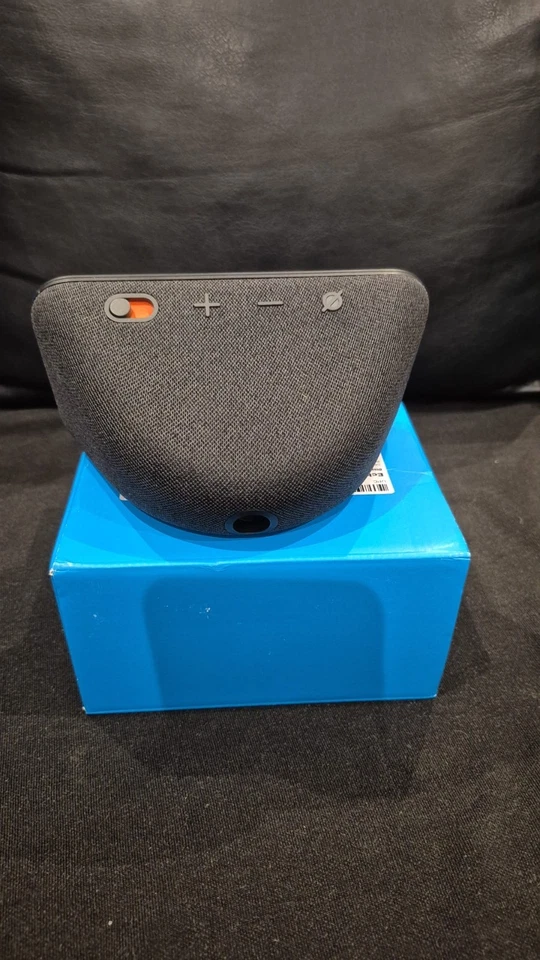 Amazon Echo Show 5 (3rdGen)  Smart Display with Alexa, Charcoal – Black Friday - Image 2 of 4