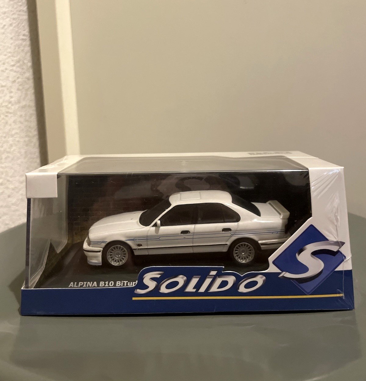 Solido Alpina B10 E34 biturbo BMW 1/43 en métal injecté, modèle de collection haut de gamme