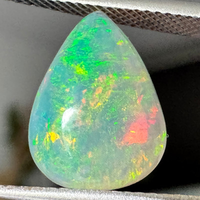  2,23CT Äthiopischer Moss Opal Birne Cabochon weiß gelb FLASHFIRE Play of Color