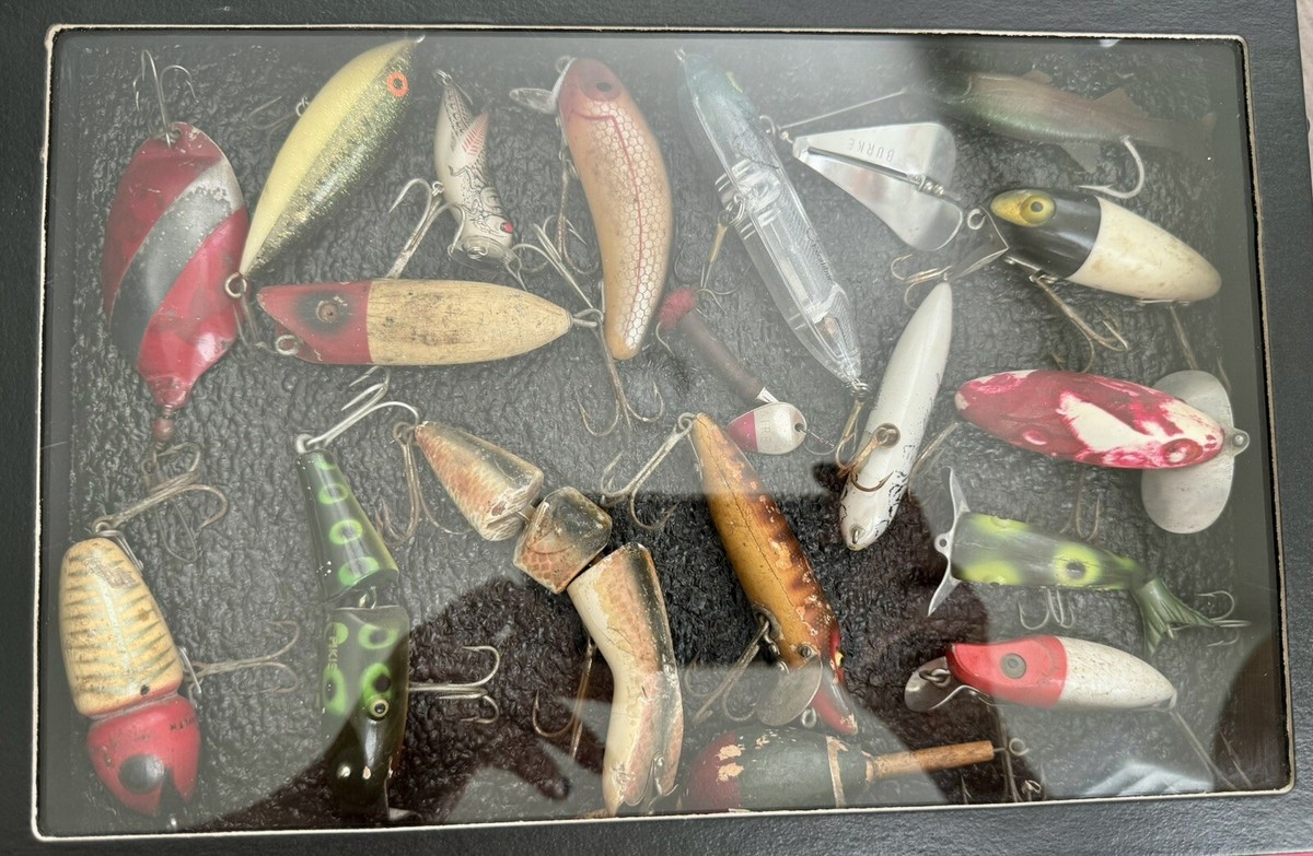 18 Vintage Lures! Heddon, Zara, Beautiful And Well Preserved. Case