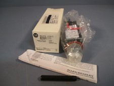 ALLEN BRADLEY SMALL ROUND PILOT LIGHT XFMR 120V Series D 800MR-PT16WK