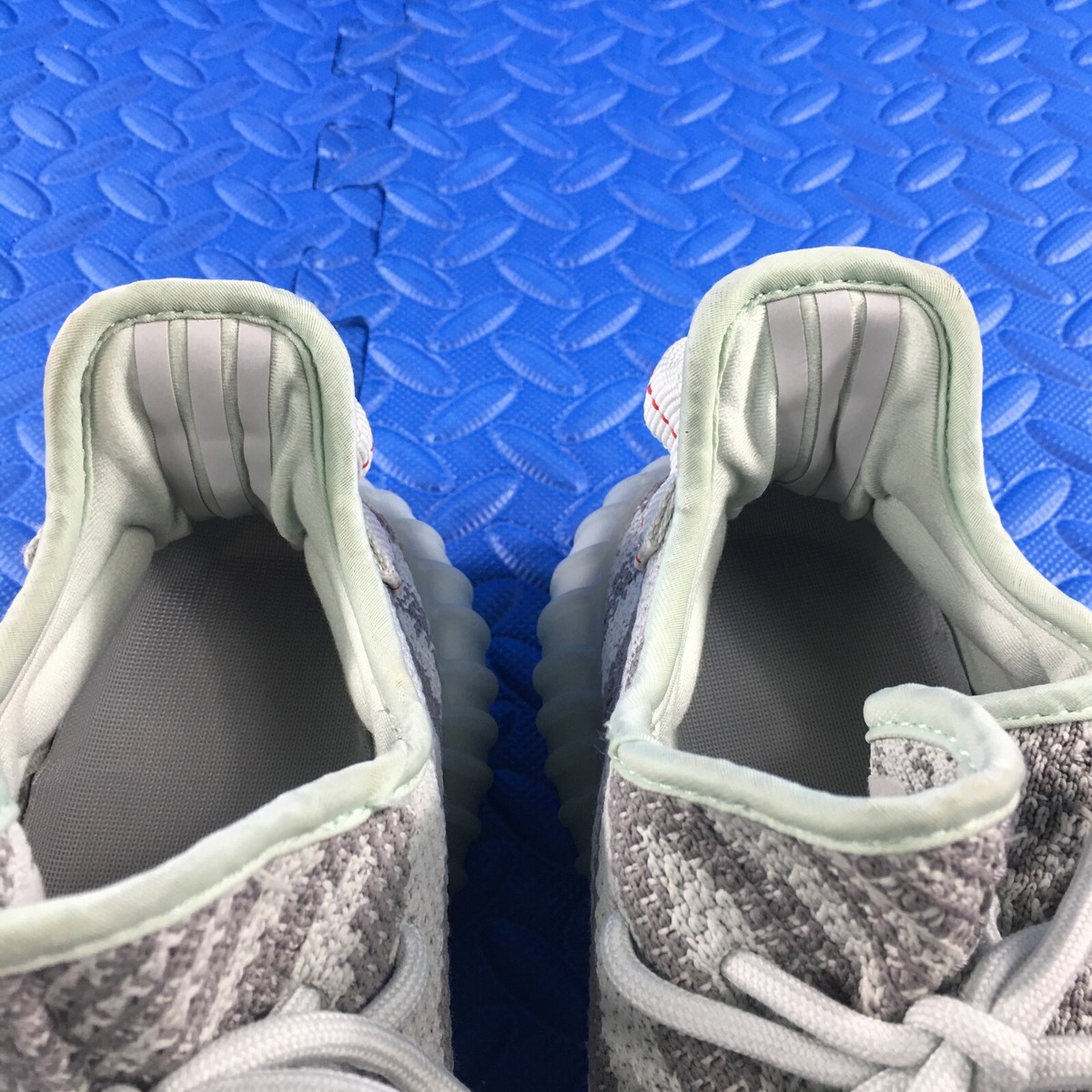 Adidas Yeezy Boost 350 v2 Men display picture 2