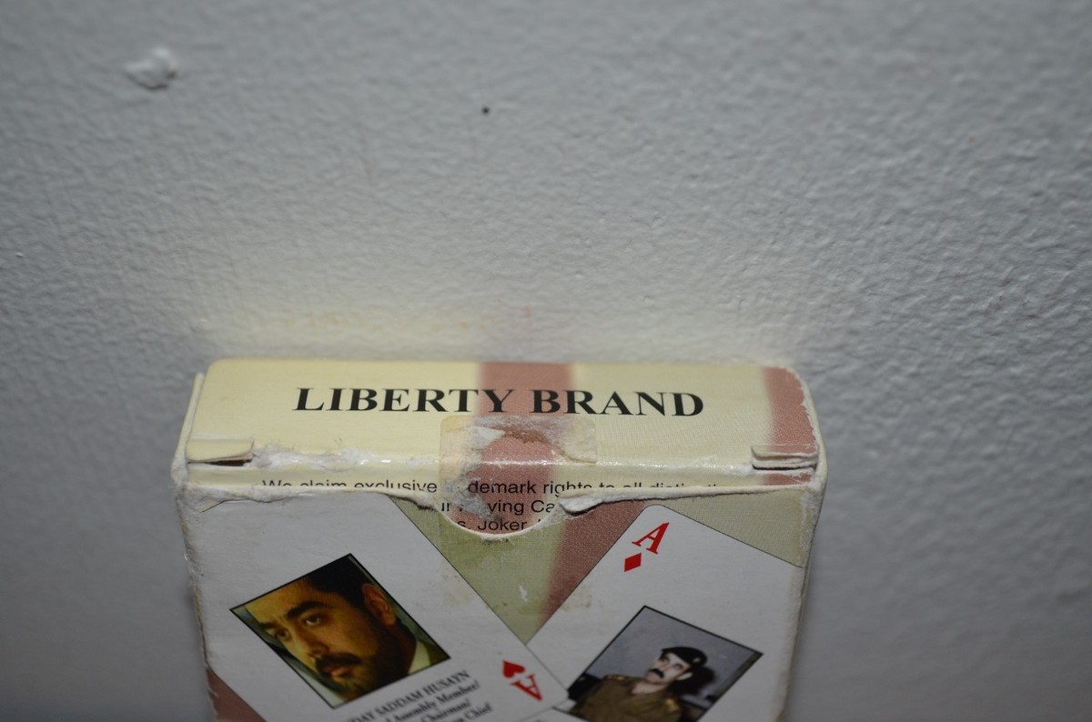 レアジグソーパズル「Wanted Hussein」 VTG IRAQI MOST WANTED Playing Cards - Iraq War - Saddam