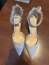 Women's 8 Badgley Mischka Jewel Robles Kitten Heel Evening Pumps Champagne Shoes