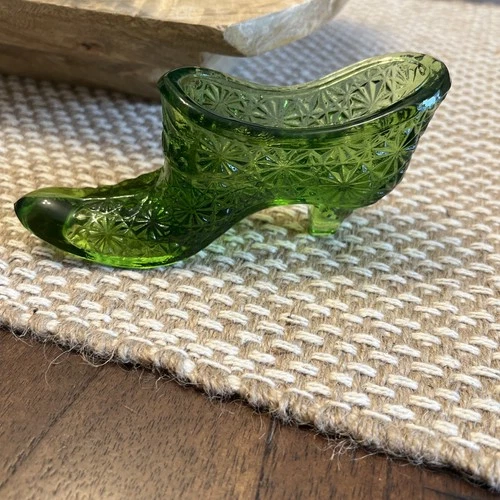 Vintage Fenton Daisy And Button Emerald Green Glass Shoe Slipper Glass Figurine