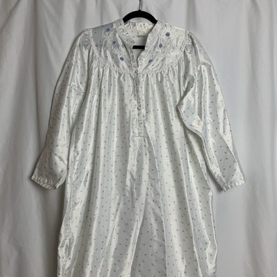 Aria House Coat Women M-12/14 White Blue Roses Long Soft Plush Button Robe Vtg