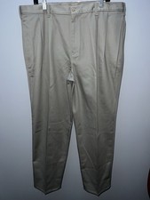 NWT Farah Men's Cotton Khaki Wrinkle Free Stain Free Pleated Classic Fit Pants