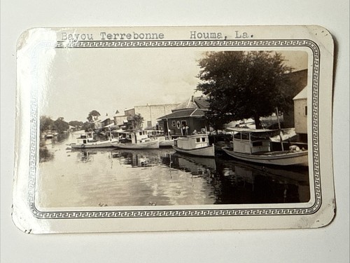 1937 Bayou Terrebonne Houma LOUISIANA Boats Docks Houses vtg TEXACO Fuel Photo