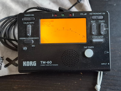 Korg TM 60 chromatisches Stimmgerät und Metronom mit Kontaktmikrofon