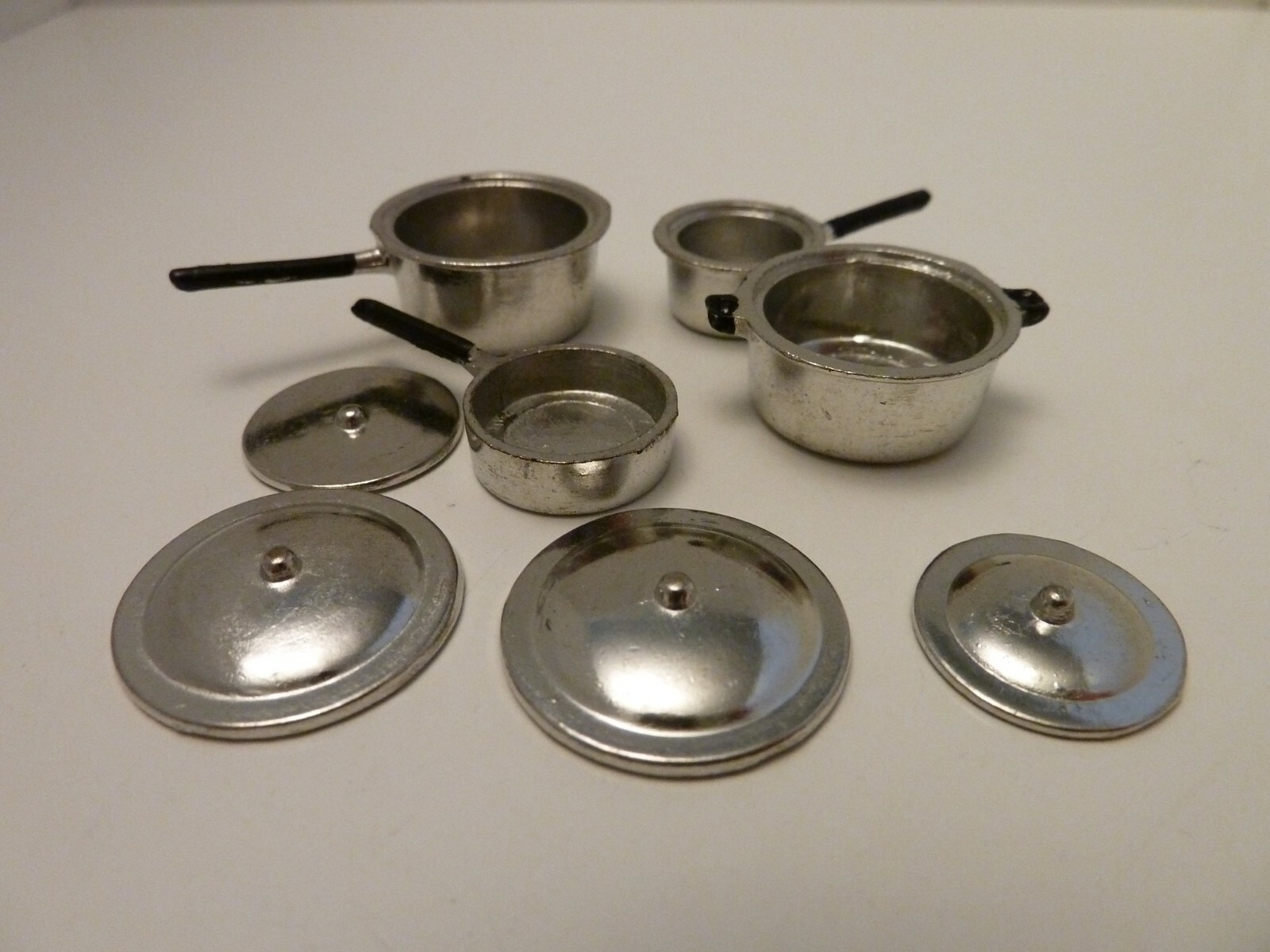 28kp1129+Dolls+House+Set+of+Four+Silver+Coloured+Metal+Assorted