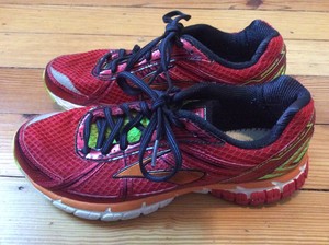 brooks adrenaline youth