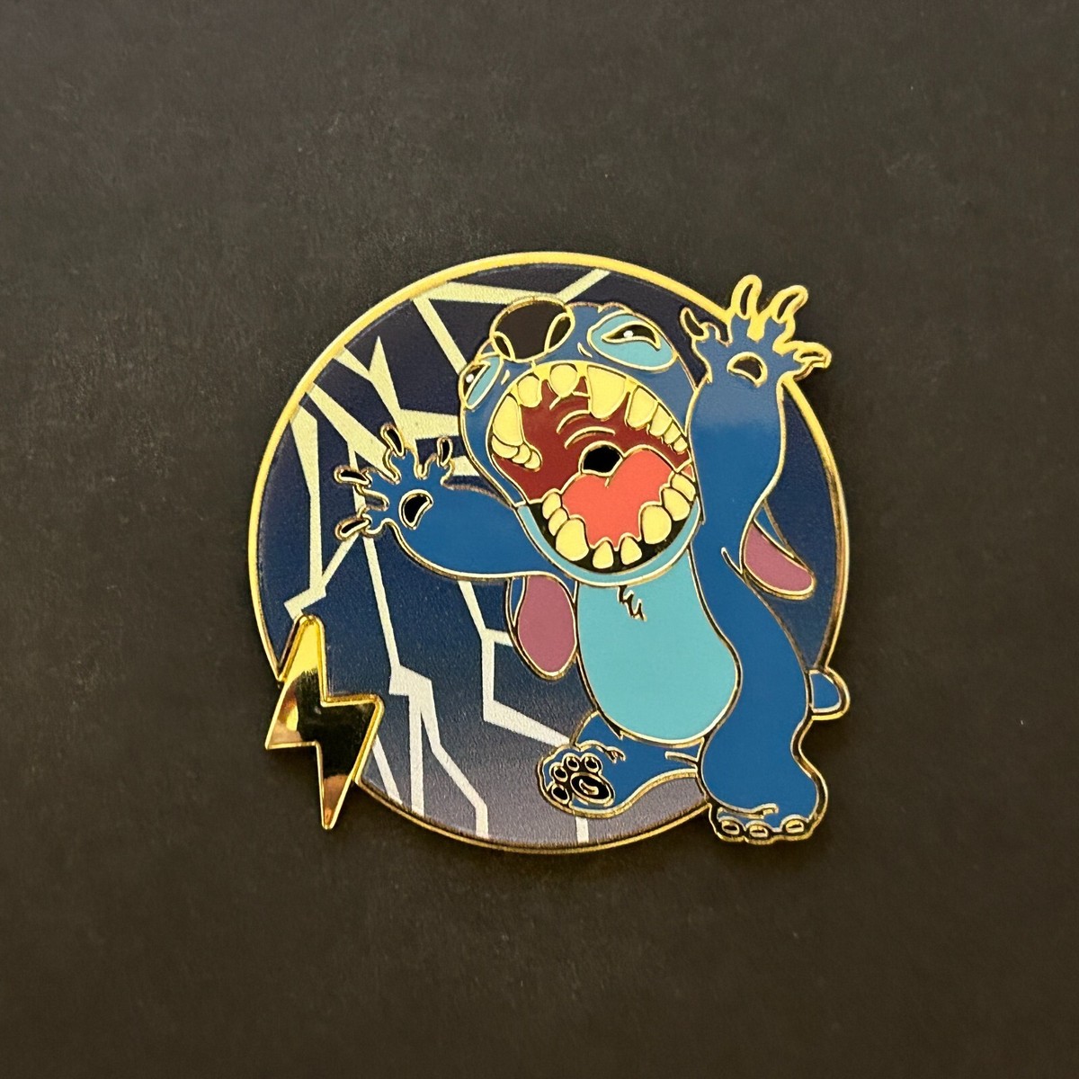 Stitch - Scared - Gold Lightning Bolt Disney Pin 163821 | eBay