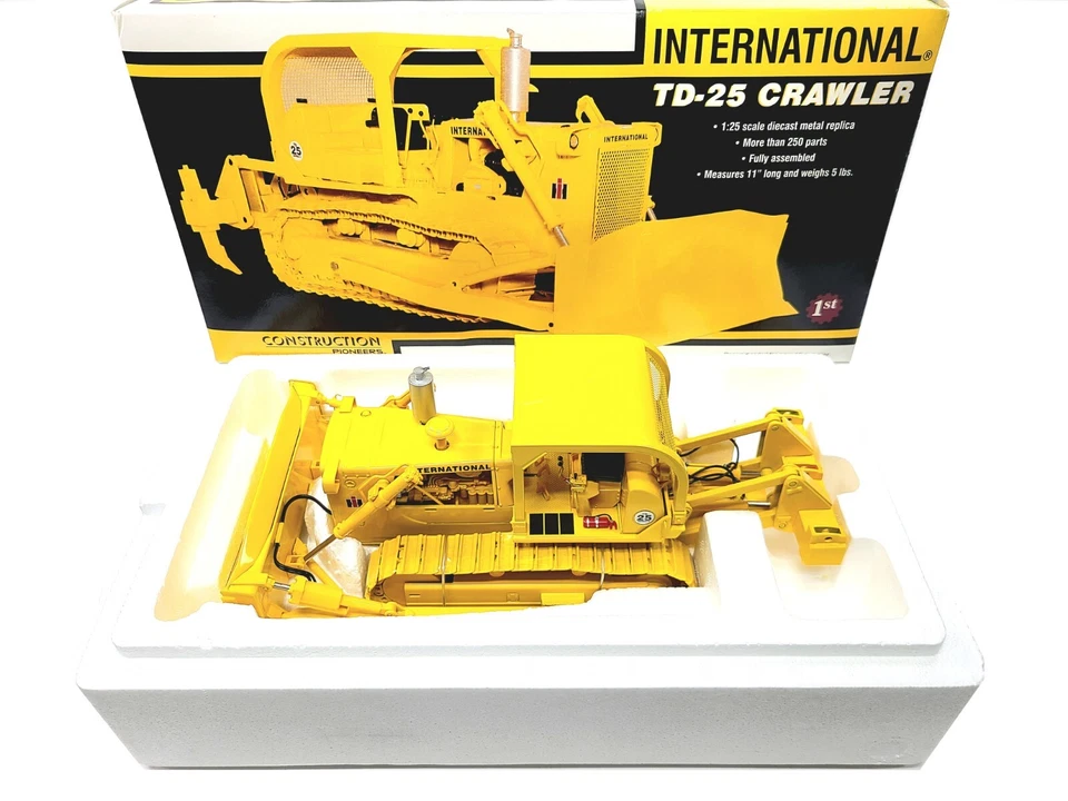 International IH TD-25 Dozer with Ripper - First Gear 1:25 Scale #79-0156 New - Image 3 of 4