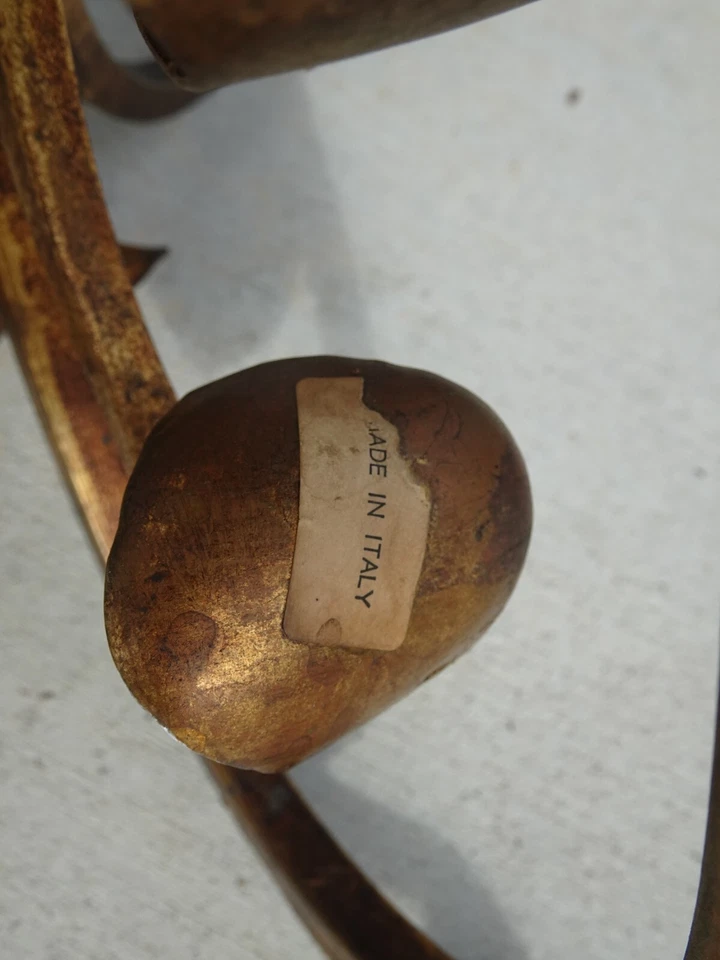 Mesa auxiliar vintage Hollywood Regency Tole de hierro dorado hecha en Italia Foto 2 de 4