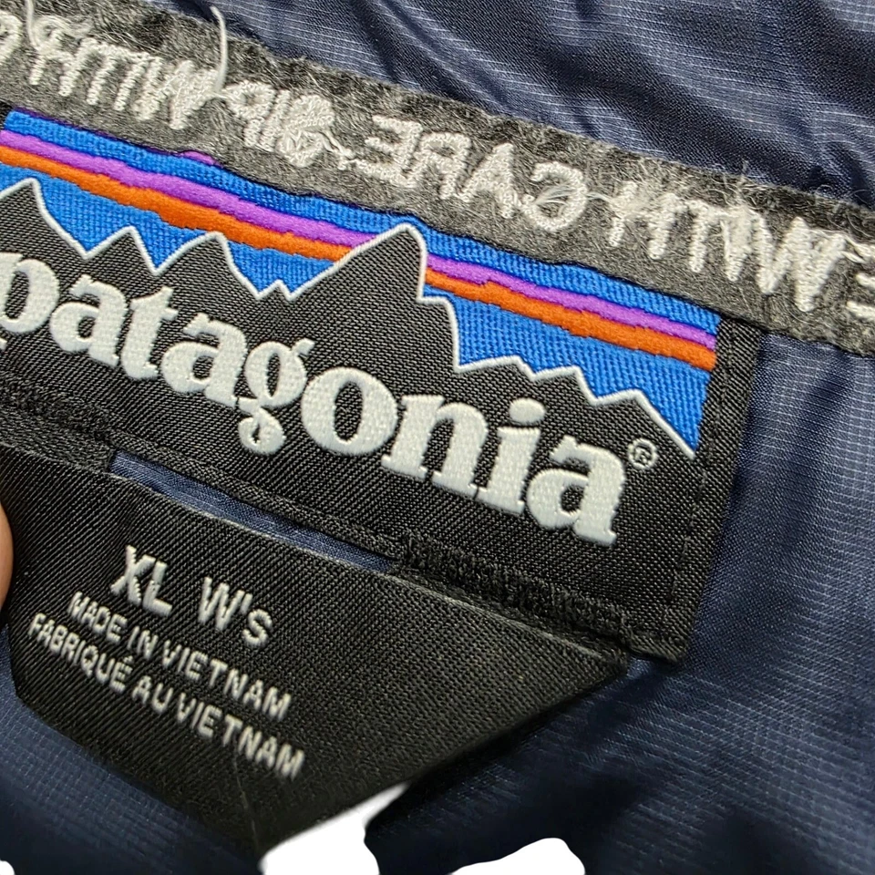 Chaleco acolchado acolchado Patagonia Maker's Mark para mujer XL azul marino aislado Foto 3 de 4