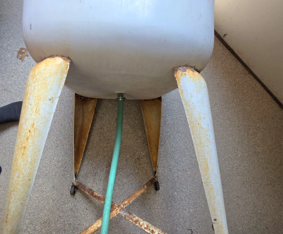 Vintage ONE MINUTE  Wash Tub ON WHEELS KELLOGG IOWA - Image 4 of 4