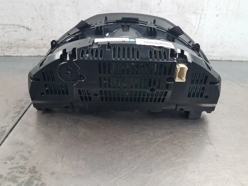 Mercedes Benz AMG C 63 2008 calibre clúster #9566 K2 Foto 3 de 4