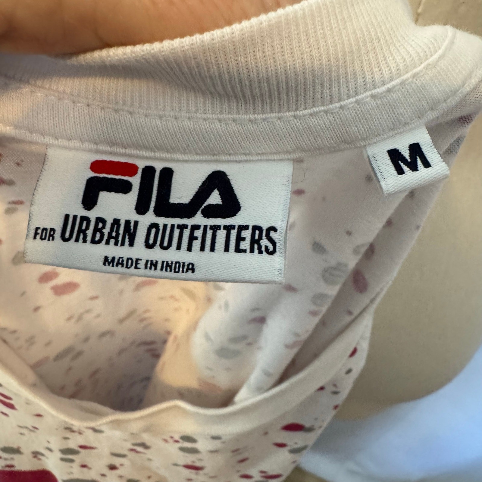 T shirt FILA x Urban Outfitters bianca stampa allover Grafitti uomo taglia media