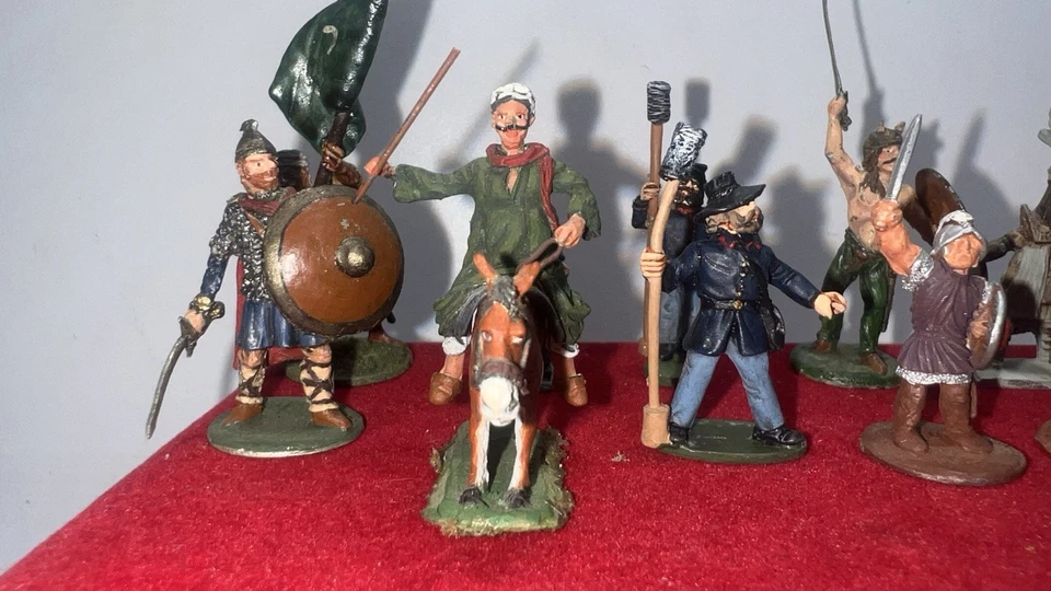 Lote de 17 soldados de metal pintado - figuras históricas mixtas de 20-40 mm Foto 4 de 4