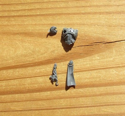 40K Emperor's Children Tormentors Sgt Champion Torso Front & Tabard, Chain Bits