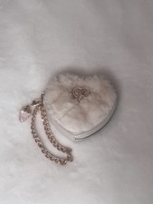 JUICY COUTURE GET COZY ZIP AROUND HEART WALLET Wristlet White Faux Fur Angel NEW