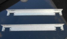 1 pair (2)  WALL MOUNTING COMPACT HANGING BRACKETS PAIR FOR 600MM  RADIATOR