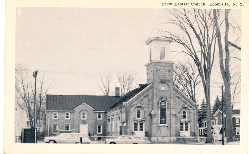 FIRST BAPTIST CHURCH, BOONVILLE, N.Y. NEW YORK. HOUSES. VINTAGE CARS.