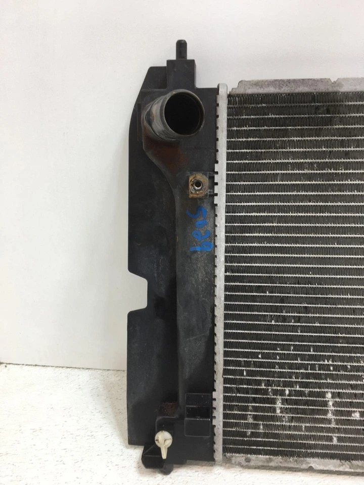 Radiator PONTIAC VIBE 03 04 05 06 07 08 Foto 2 de 3