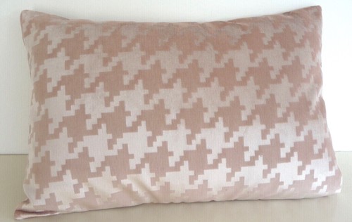 FUNDA DE COJÍN DE TERCIOPELO ROSA PÁLIDO CON PATRÓN DE PATA DE GALLO JACQUARD - Imagen 2 de 3