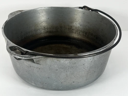 GRISWOLD 1279 CHROME CAST IRON DUTCH OVEN #9 - UNCOMMON BOTTOM ONLY