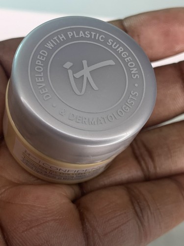 It Cosmetics Confidence In A Cream Transforming Super Cream 7 ml .237 fl oz - Picture 4 of 5