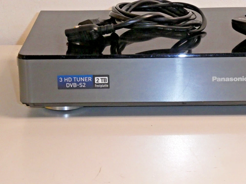 Panasonic DMR-BST940 3D Blu-ray Recorder / 2TB HDD, inkl. FB, 2 Jahre Garantie - Bild 2 von 4