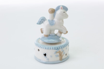 BOMBONIERA CAVALLUCCIO CARILLON DONDOLO PORCELLANA GIOSTRA H 10 CM
