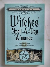 Llewellyn's 2025 Witches' Spell-A-Day Almanac - 9780738772042