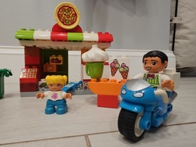 Lego Duplo Pizzeria Set  #10834 Year 2017- Great to play restaurant.